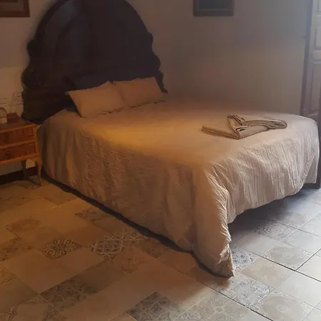 Habitación en casa particular Casa De Pueblo Cerca El Centro *